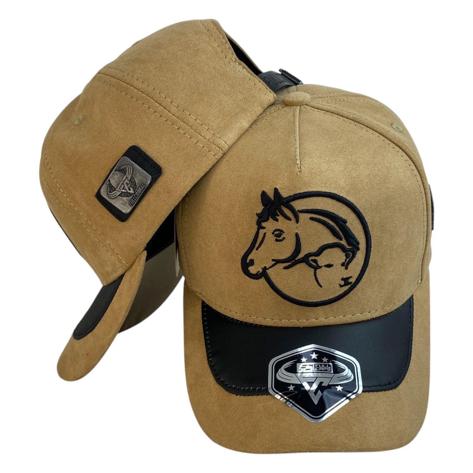 Gorra Full Corral Beige en Gamuza con Bordado de Caballo y Visera Negra.
