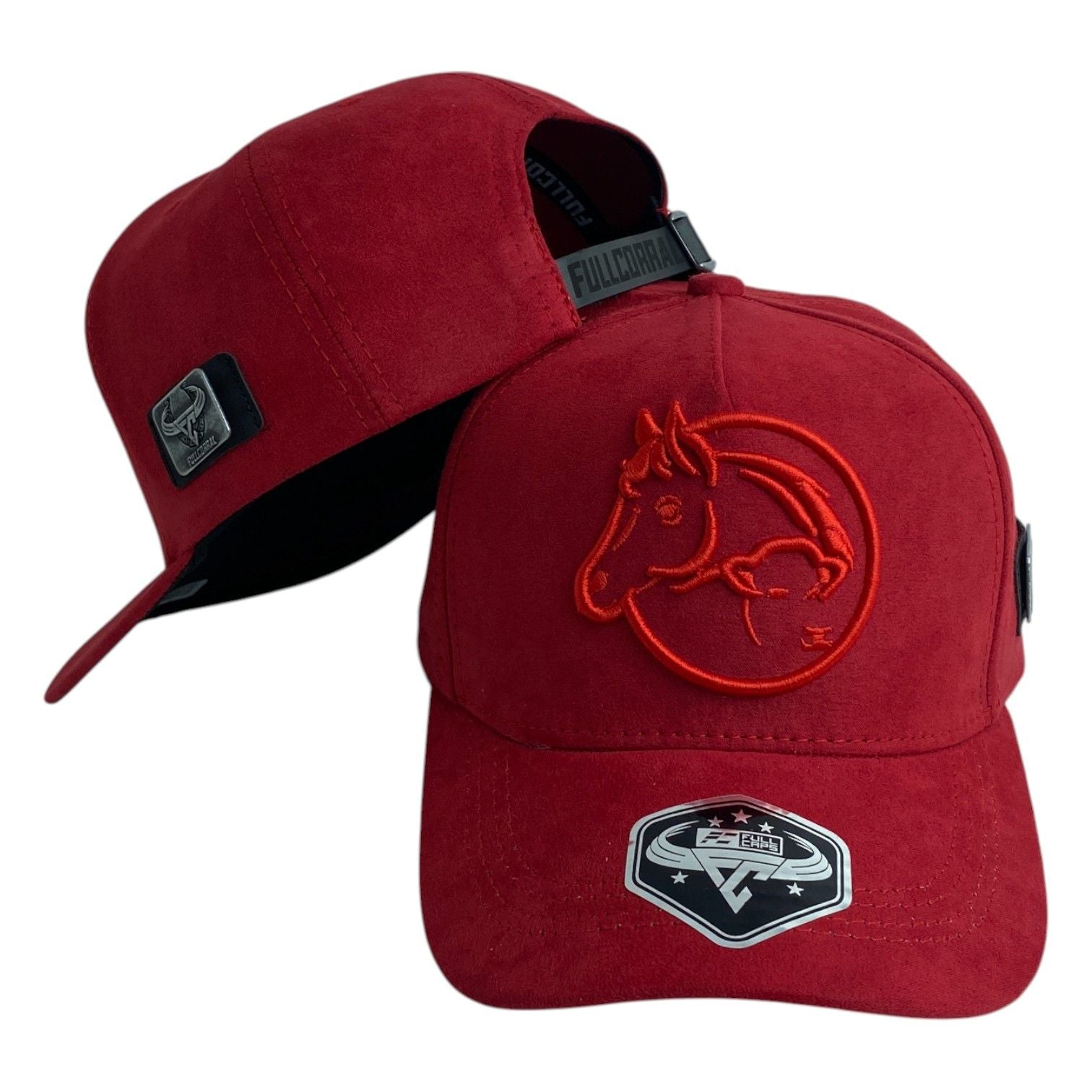 Gorra Full Corral Roja en Gamuza con Bordado de Caballo y Placa Metálica.
