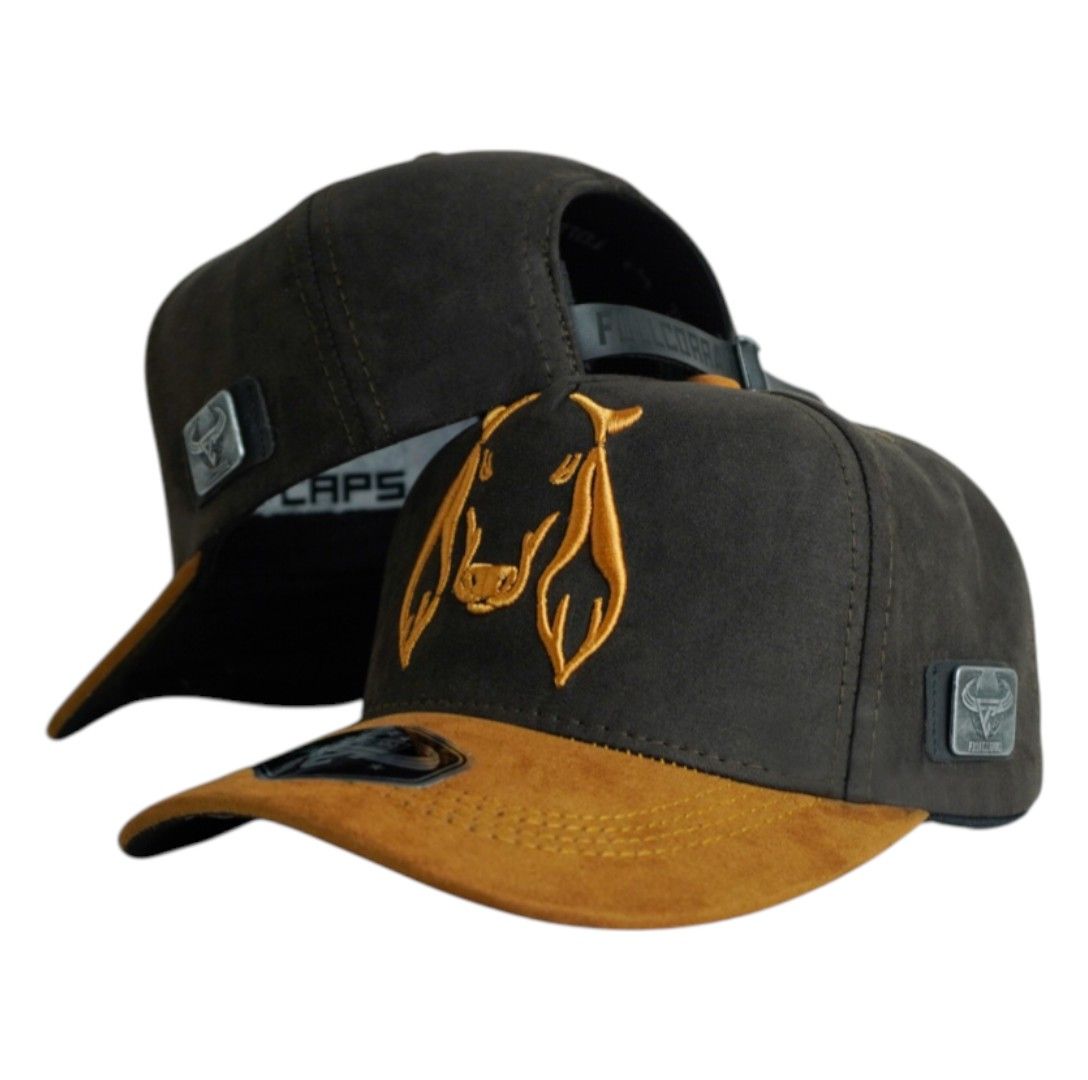 Gorra Full Corral Marrón en Gamuza con Visera Miel y Bordado de Vaca.