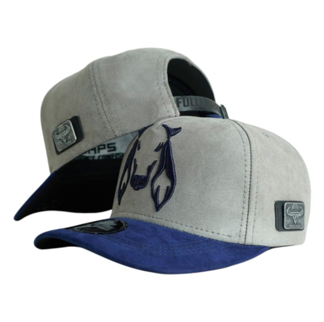 Gorra Full Corral Gris en Gamuza con Visera Azul y Bordado de Vaca.