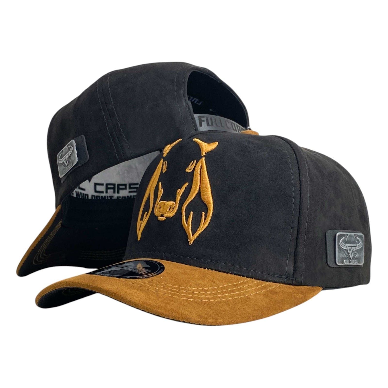 Gorra Full Corral Negra en Gamuza con Bordado de Vaca y Visera Miel.