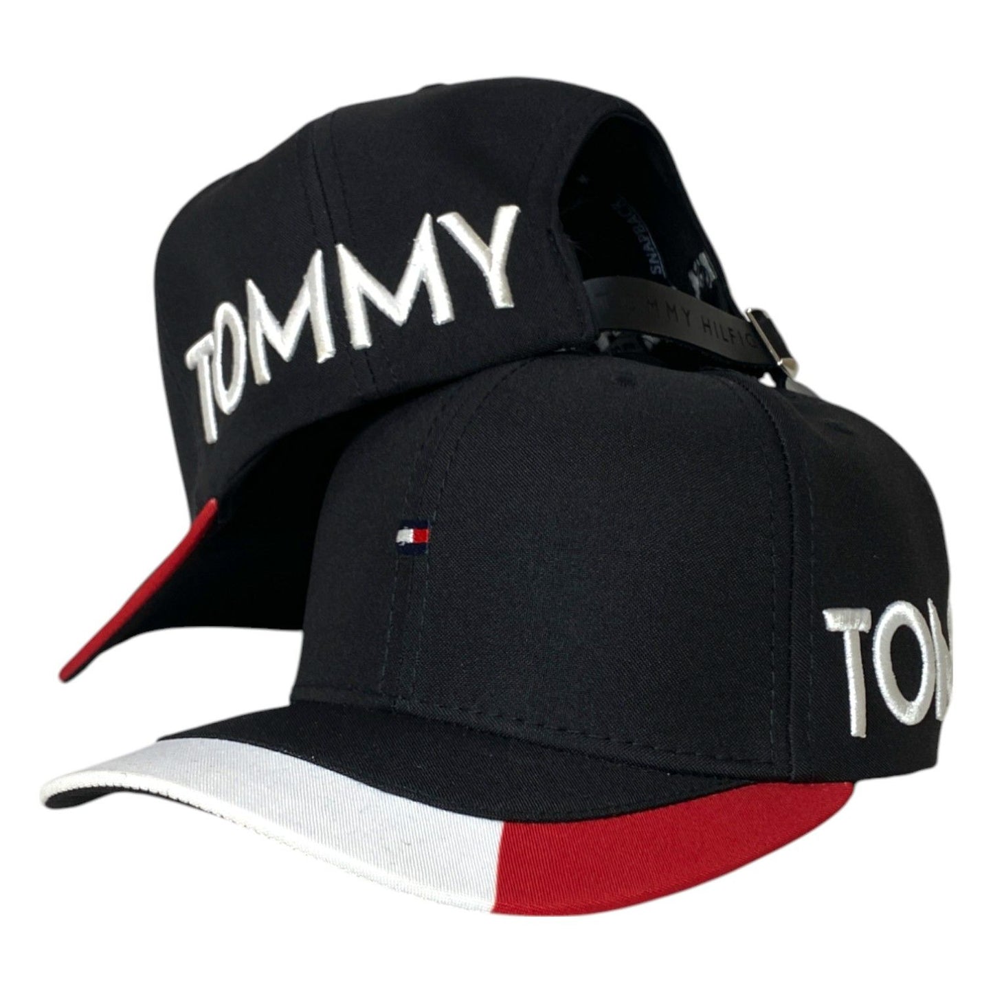 Gorra Tommy Negra con Bordado en Relieve y Visera Tricolor.
