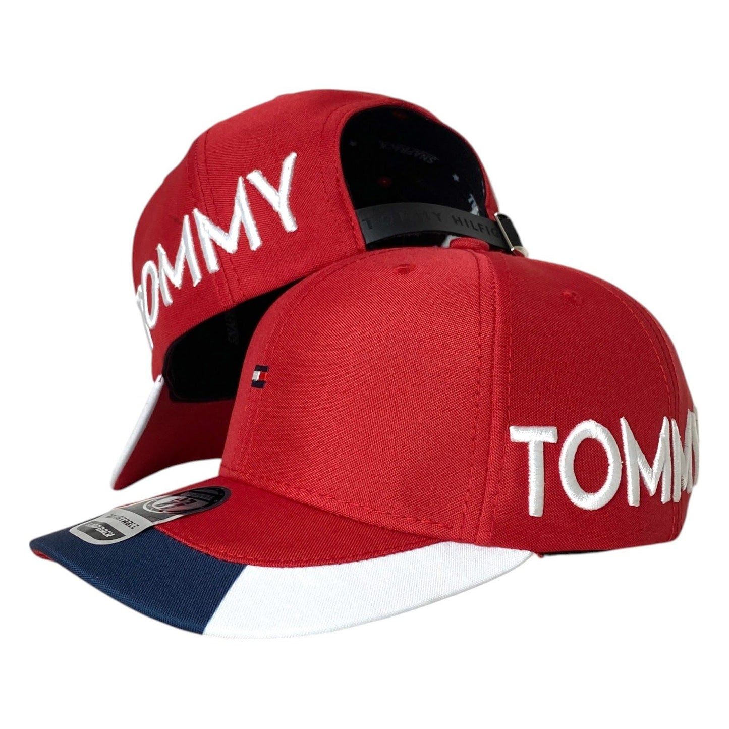 Gorra Tommy Roja con Bordado en Relieve y Visera Tricolor.