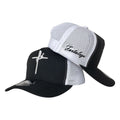 Gorra FE Negra con Malla Blanca y Bordado en Relieve.