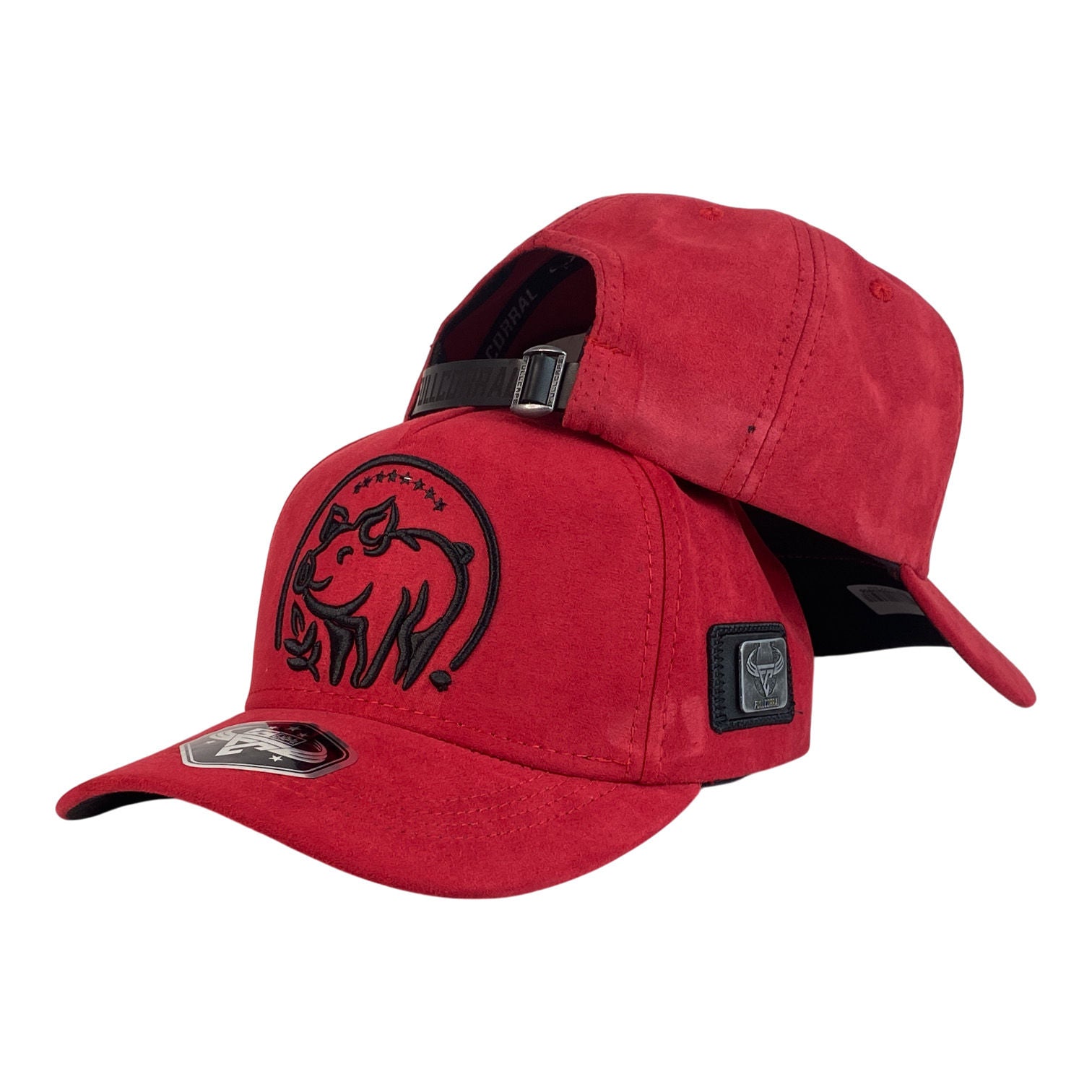 Gorra Full Corral Roja en Gamuza con Bordado de Cerdo y Cierre de Metal.