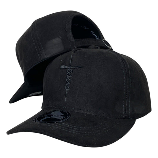 Gorra FE Negra en Gamuza con Bordado en Relieve y Cierre Metálico.