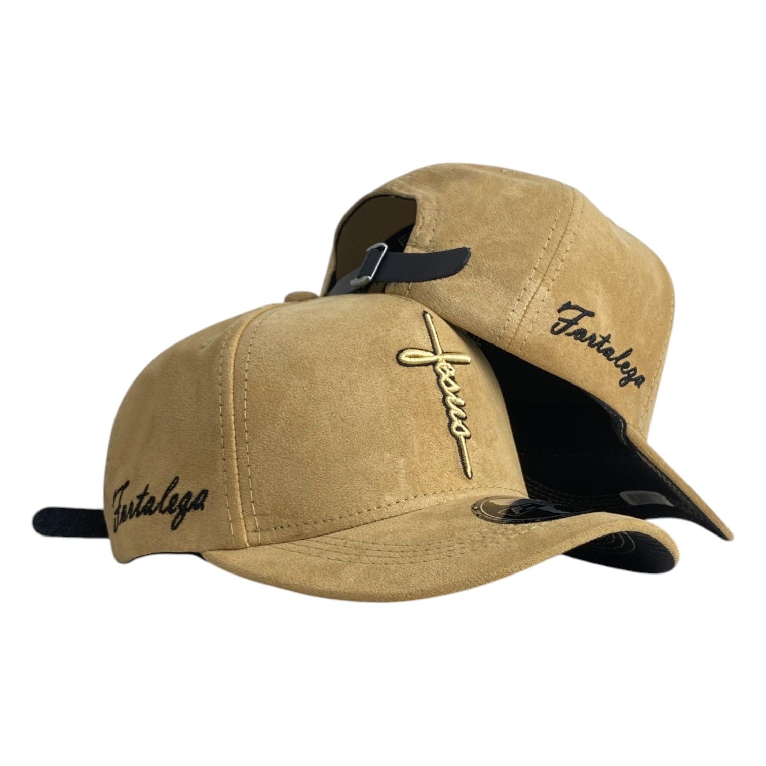 Gorra FE Beige en Gamuza con Bordado en Relieve y Cierre de Cuero.