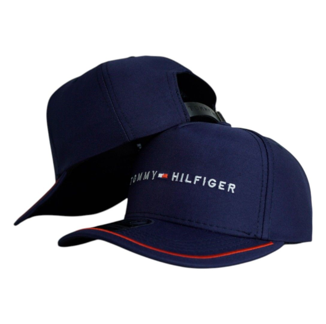 Gorra Tommy Azul con Bordado de Alta Densidad y Ribete Roja.