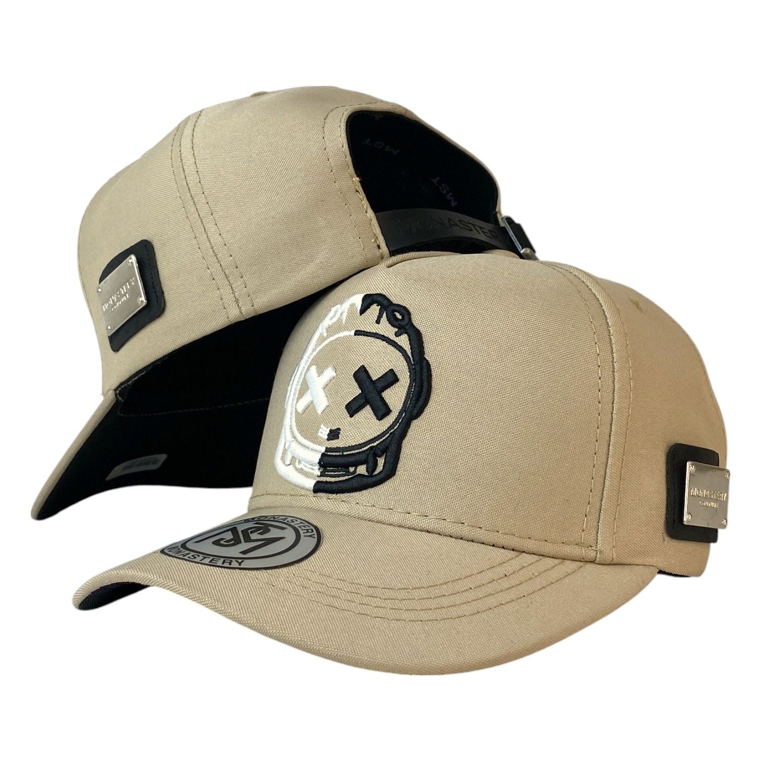 Gorra Monastery Beige con Bordado de Astronauta y Placa Metálica.