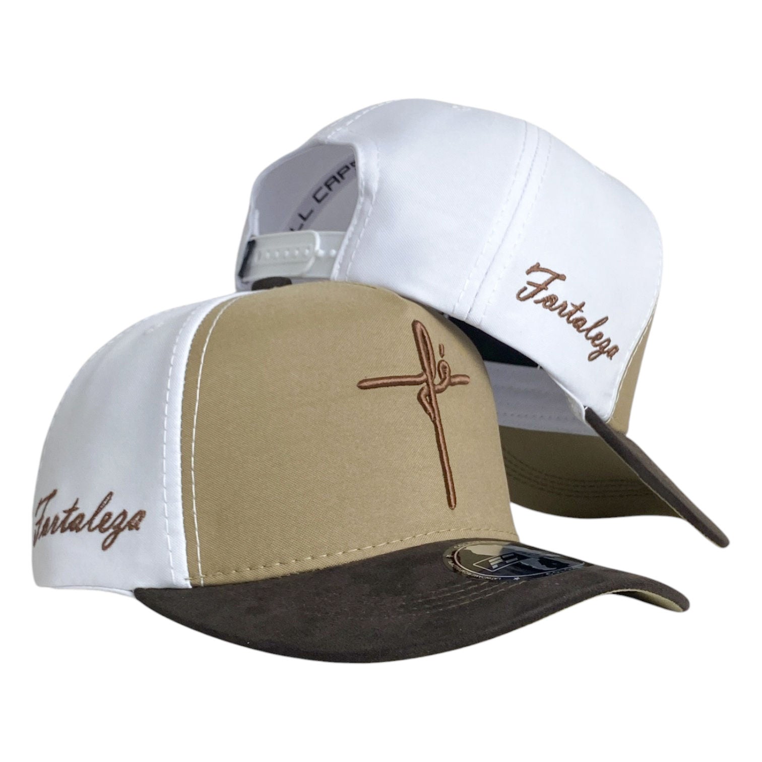Gorra FE Beige y Blanca en Gamuza con Visera Marrón y Bordado en Relieve.