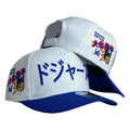 Gorra Equipos Blanca con Bordado en Relieve y Visera Azul.
