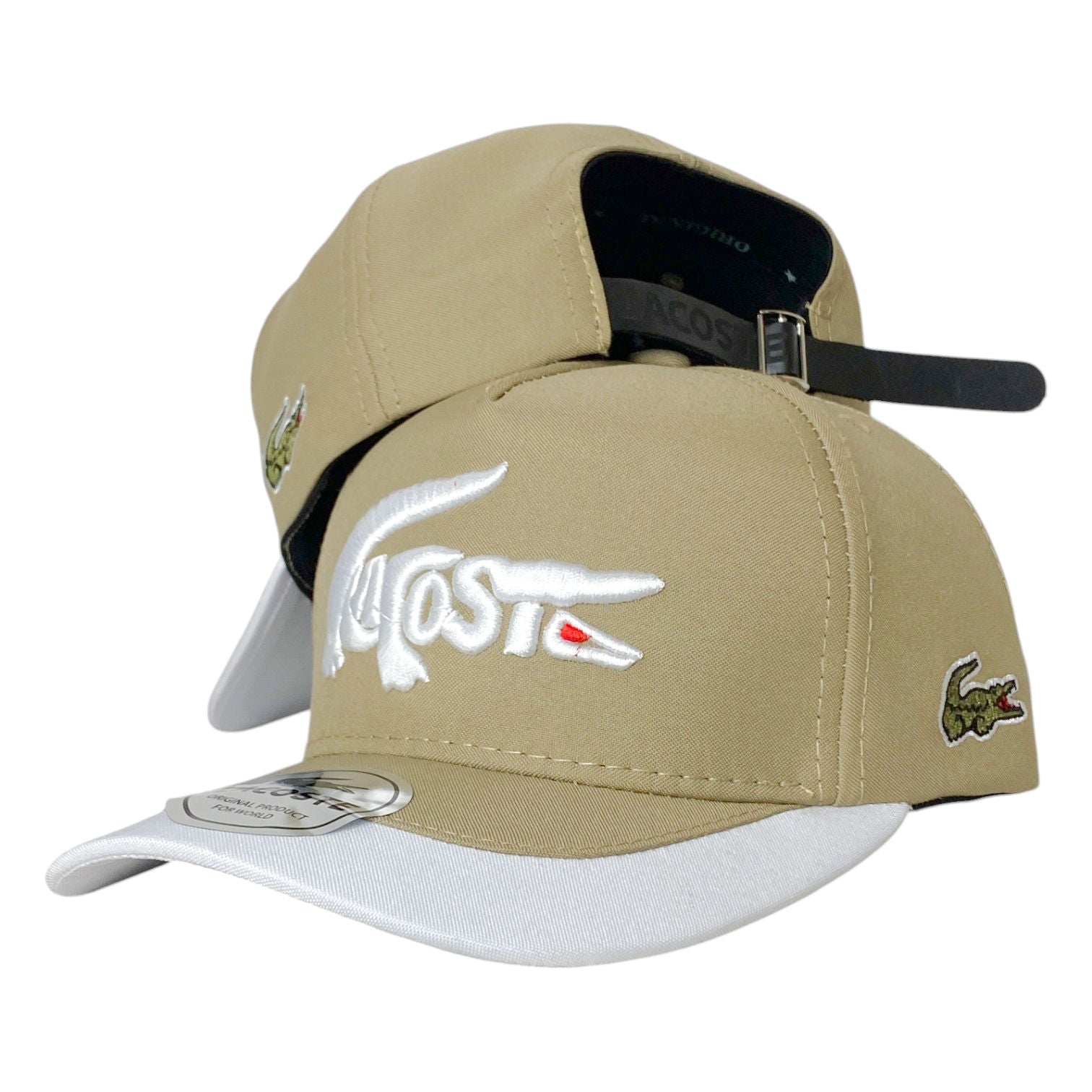 Gorra Lacoste Beige con Bordado en Relieve y Visera Blanca.