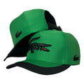 Gorra Lacoste Verde con Visera Negra y Bordado en Relieve.