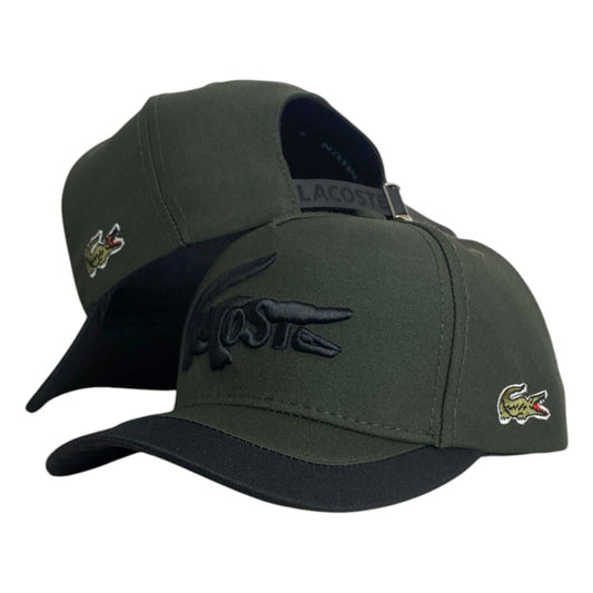Gorra Lacoste Verde con Bordado en Relieve y Visera Negra.