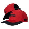 Gorra Lacoste Roja con Bordado en Relieve y Visera Negra.