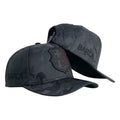 Gorra Barcelona Camo con Bordado en Relieve y Escudo Aplicado.