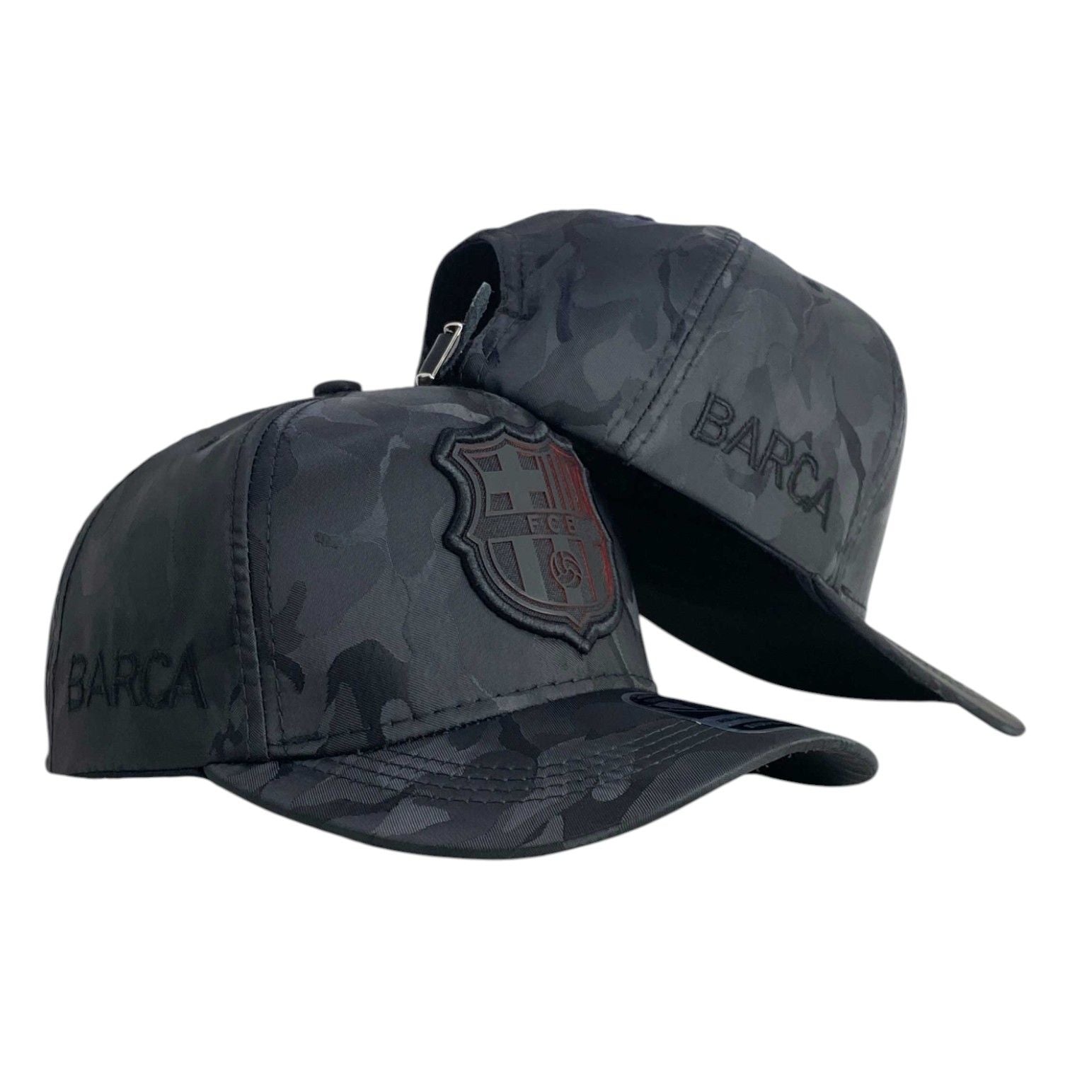 Gorra Barcelona Camo con Bordado en Relieve y Escudo Aplicado.