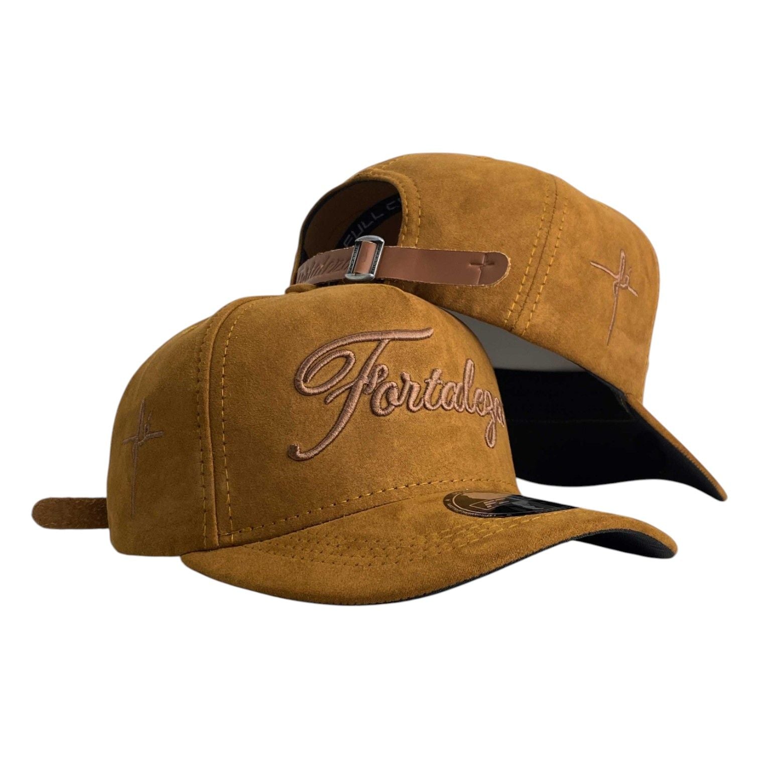 Gorra FE Marrón en Gamuza con Bordado en Relieve y Cierre de Cuero.