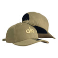 Gorra Alo Beige con Bordado en Relieve y Cierre Metálico.