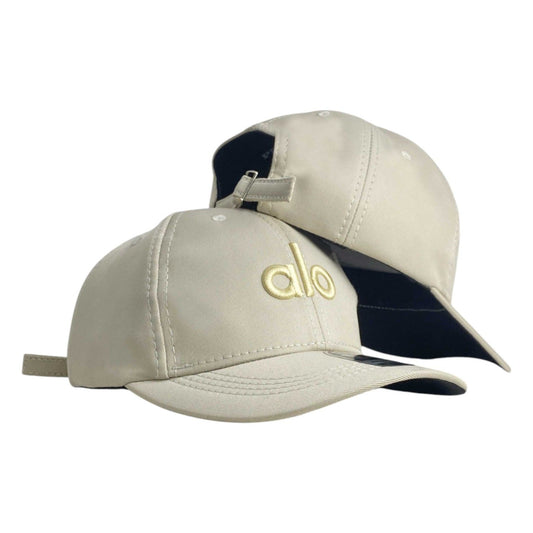 Gorra Alo Beige con Bordado en Relieve y Cierre Metálico.