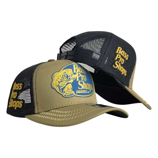 Gorra Bass Pro Shop Beige con Malla Negra y Bordado en Relieve.