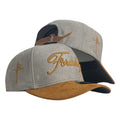 Gorra FE Gris en Gamuza con Visera Miel y Cierre de Cuero.