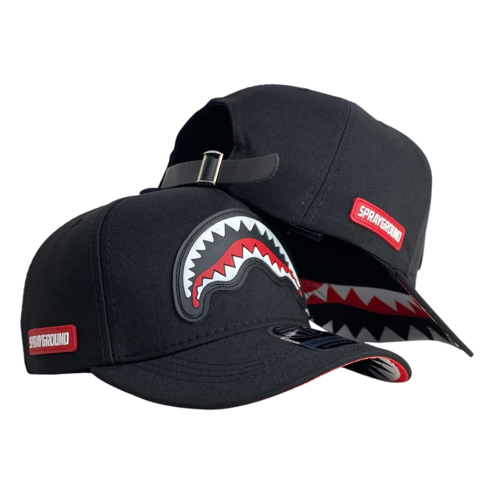 Gorra Sprayground Negra con Parche de Tiburón y Cierre de Hebilla.