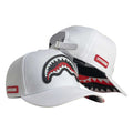 Gorra Sprayground Blanca con Parche de Tiburón y Cierre Ajustable.