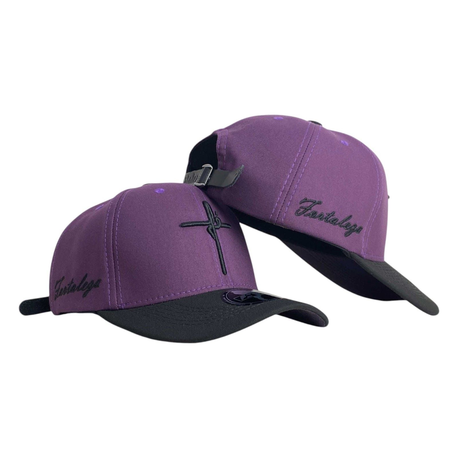 Gorra FE Morada con Visera Negra y Bordado en Relieve.