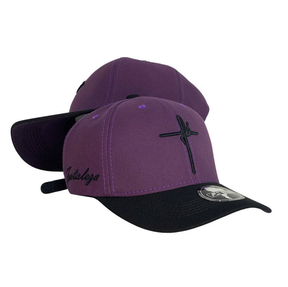 Gorra FE Morada con Bordado en Relieve y Visera Negra.