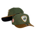 Gorra Toyota Verde en Gamuza con Parche Conmemorativo y Visera Miel.