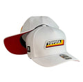 Gorra Toyota Blanca con Bordado de Alta Densidad y Visera Roja.