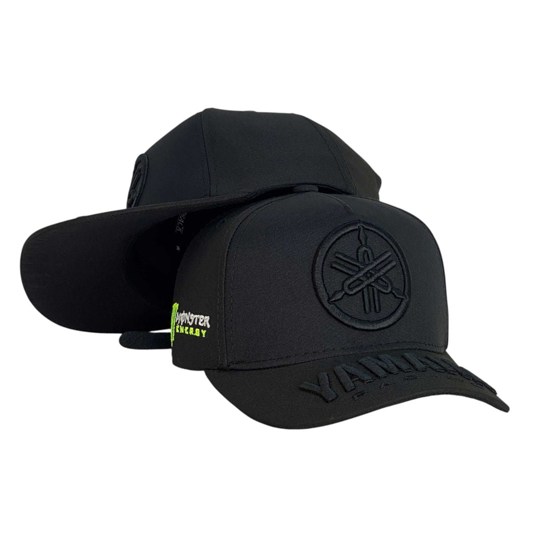 Gorra Motos Negra con Bordado en Relieve y Estampado Lateral.