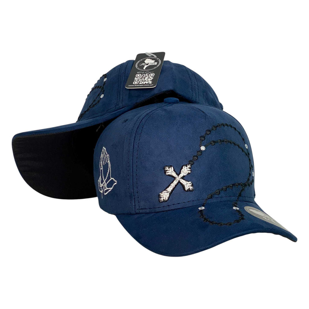 Gorra FE Azul en Gamuza con Bordado de Rosario y Manos en Oración.