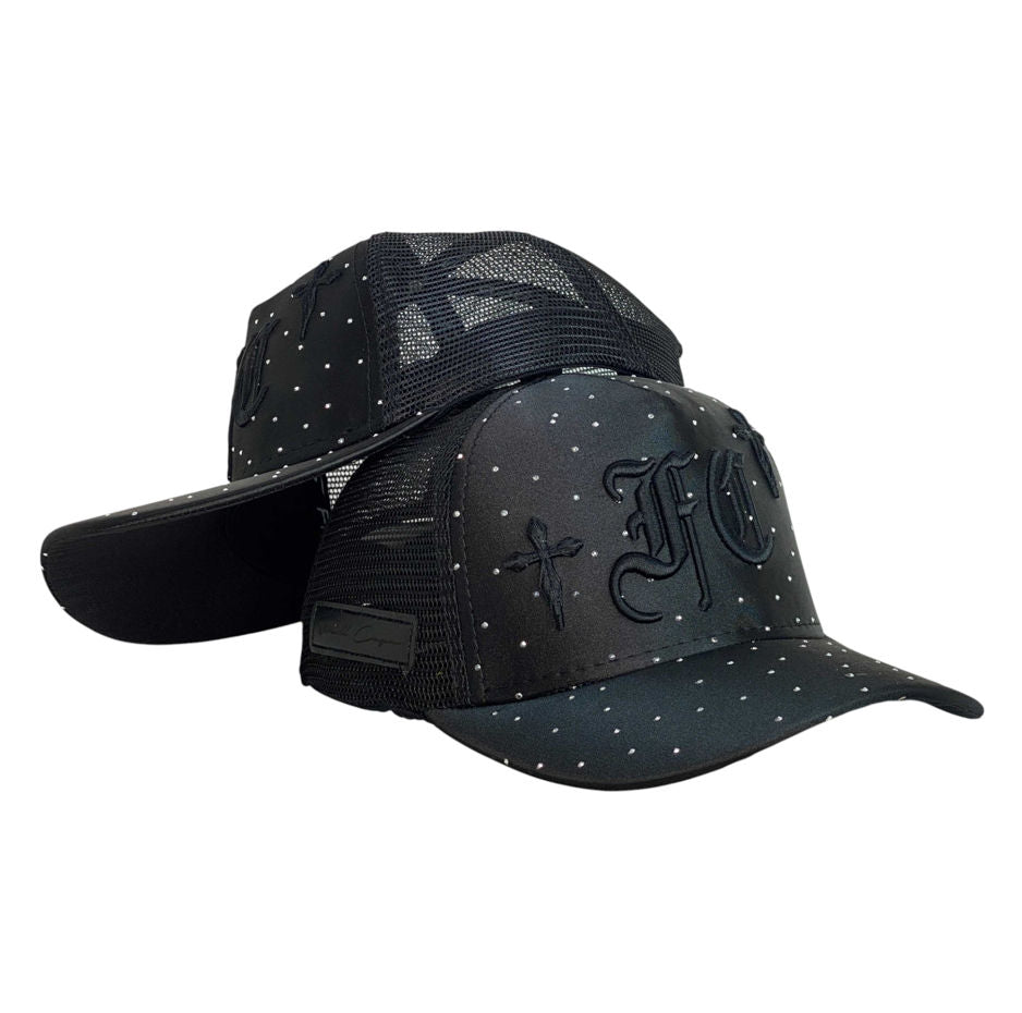 Gorra Full Caps Negra con Cristales y Bordado en Relieve.