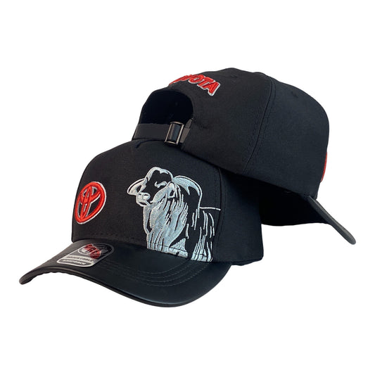 Gorra Toyota Negro con Bordado de Toro y Visera en Cuerina Negra.