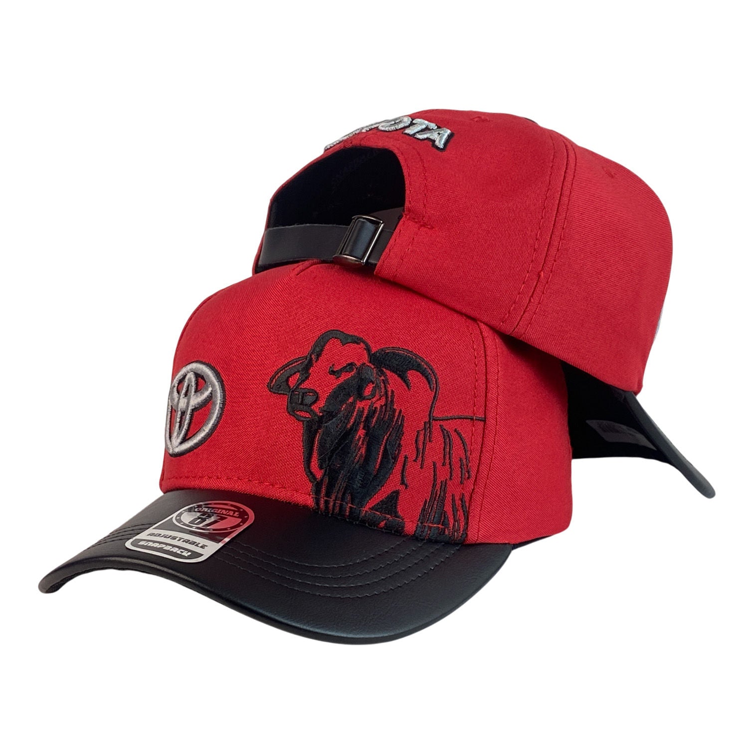 Gorra Toyota Roja con Bordado de Toro y Visera Negra.