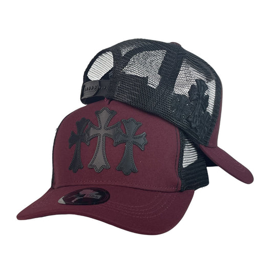 Gorra Full Caps Vinotinto con Malla Negra y Parches de Cruces.