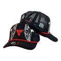 Gorra Full Corral Negra con Bordado de Caballos y Malla Negra.
