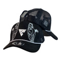 Gorra Full Corral Negra con Bordado de Caballos y Malla Negra.
