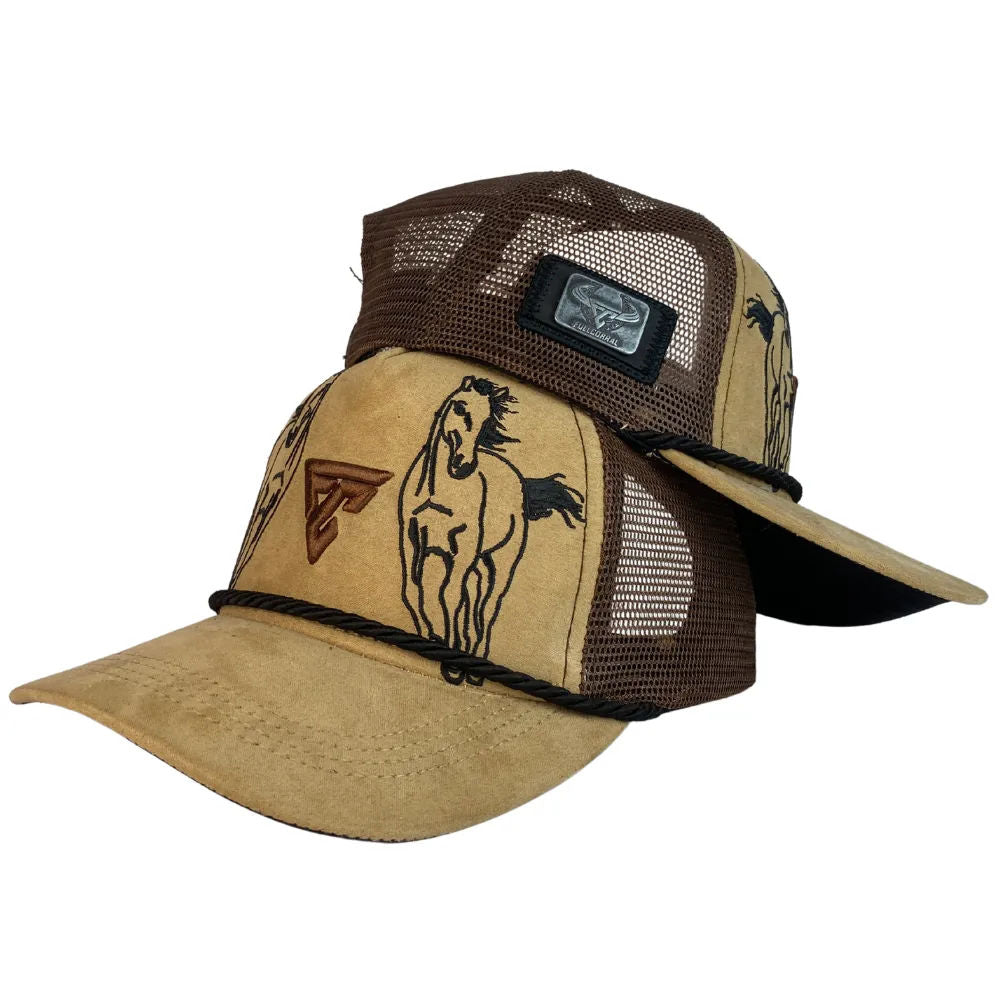 Gorra Full Corral Beige en Gamuza con Bordado de Caballo y Malla Café.