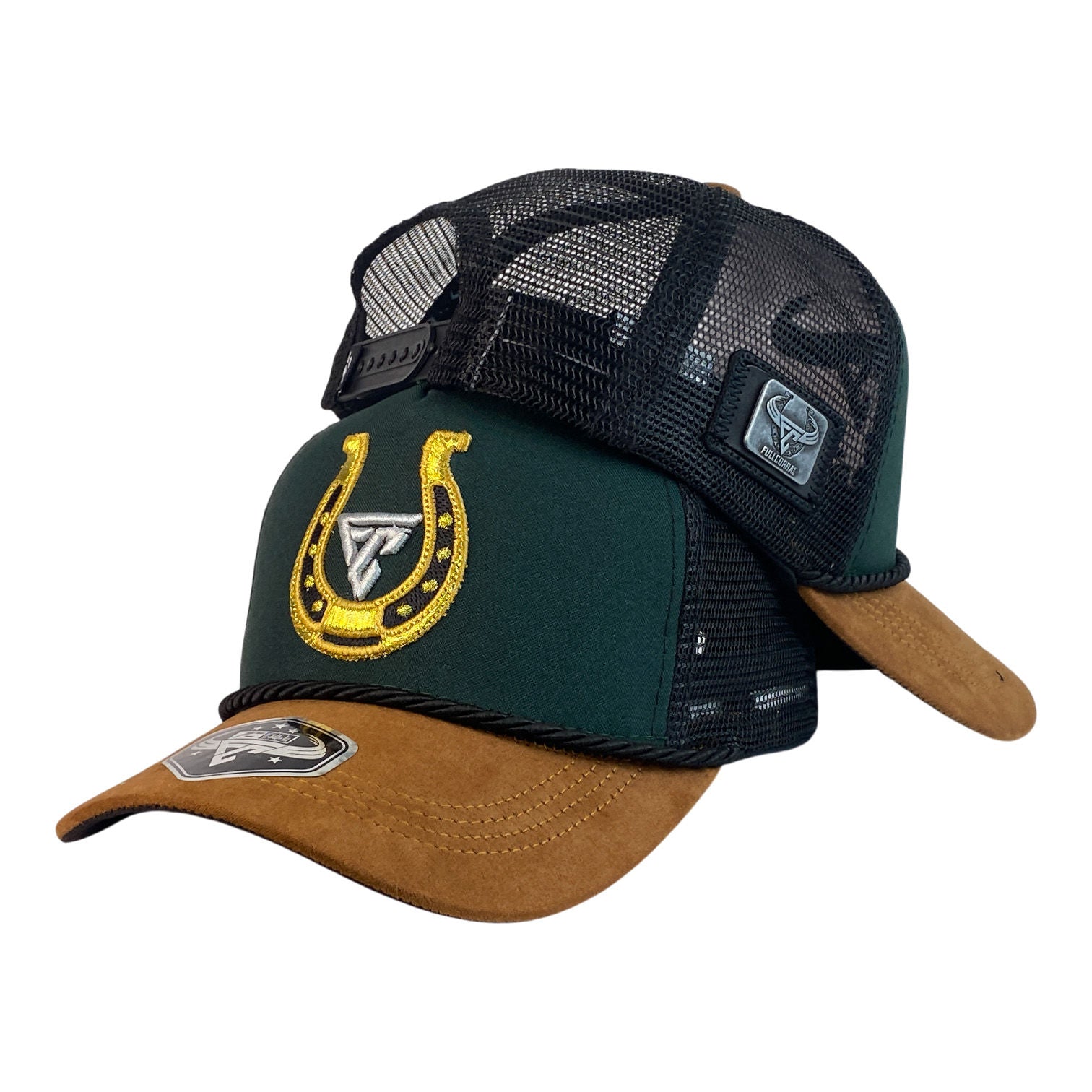 Gorra Full Corral Verde con visera en Gamuza Miel con Bordado de Herradura y Malla Negra.