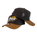 Gorra Elorza Marrón en Gamuza con Visera Miel y Bordado en Relieve.