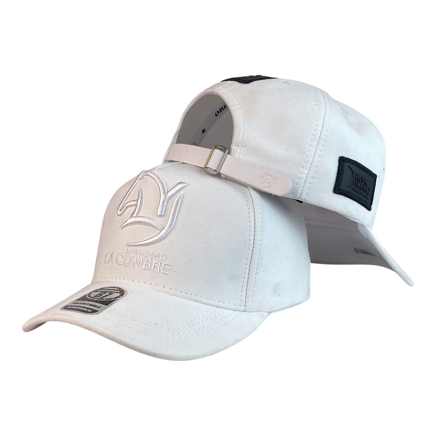 Gorra Yeison Jimenez Blanca en Gamuza con Bordado en Relieve y Cierre de Cuero.