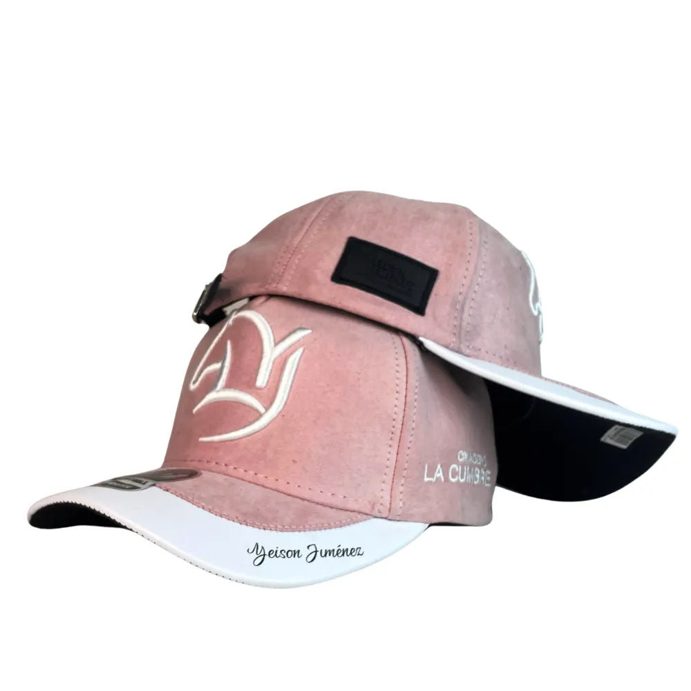Gorra Yeison Jimenez Rosa en Gamuza con Bordado en Relieve y Visera Blanca.