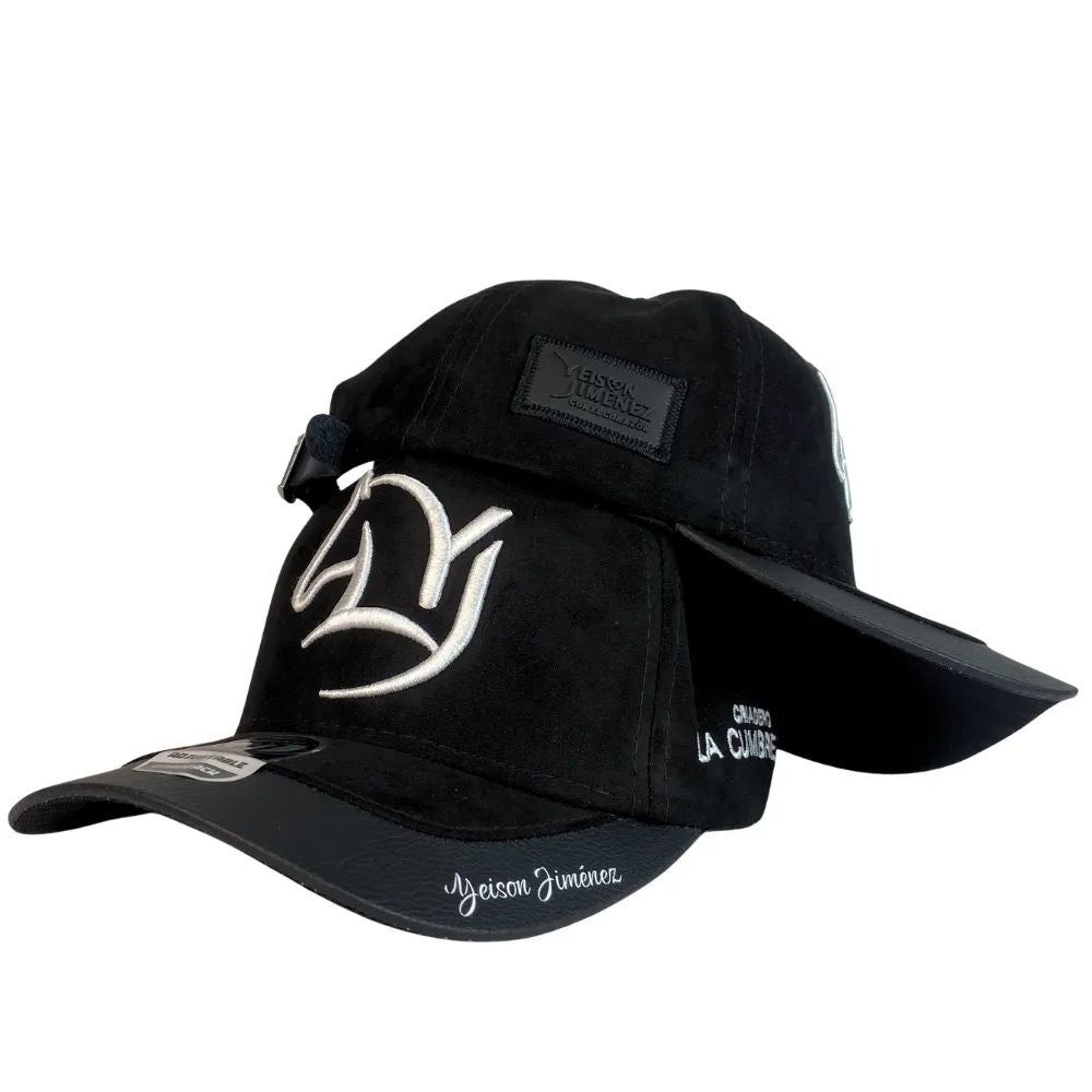 Gorra Yeison Jimenez Negra en Gamuza con Bordado en Relieve y Parche de Cuero.