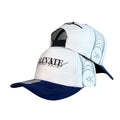 Gorra Alevate Blanca con Azul con Bordado en Relieve y Estampado Lateral.
