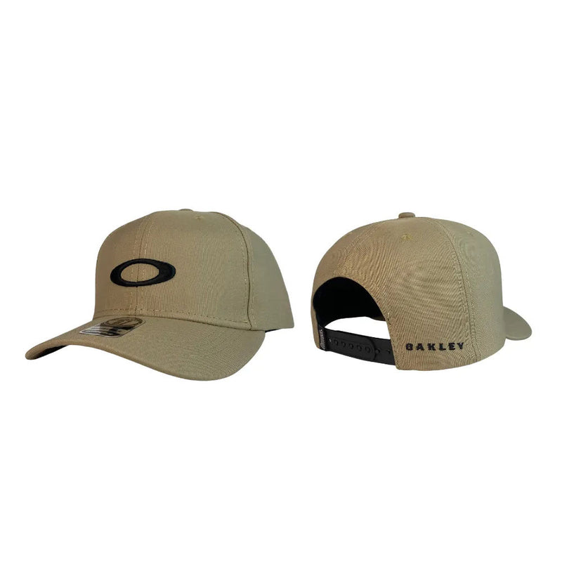 Gorra Oakley Beige con Logo en Relieve y Cierre Snapback.