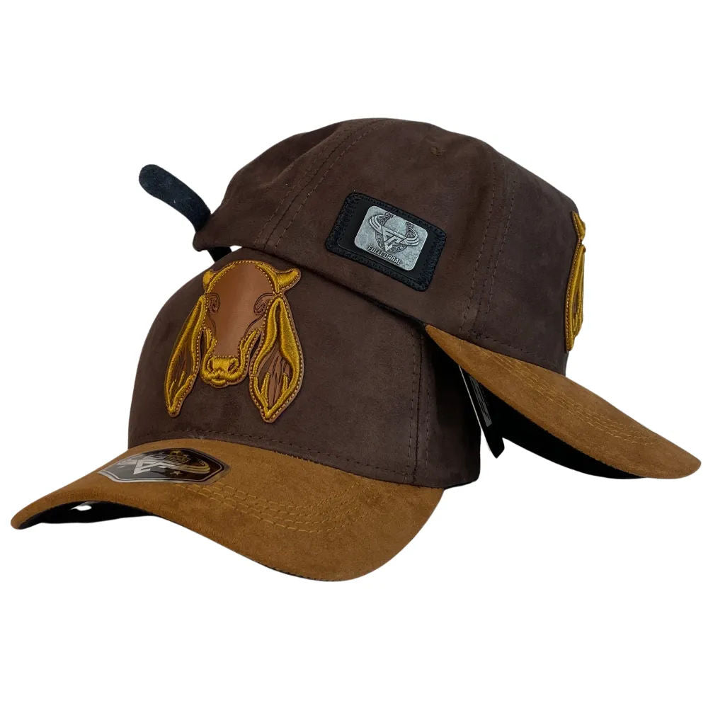 Gorra Full Corral Marrón en Gamuza con Bordado de Vaca y Visera Miel.