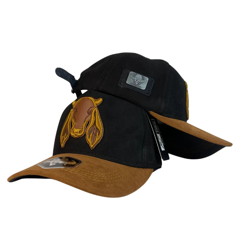 Gorra Full Corral Negra en Gamuza con Bordado de Toro y Visera Miel.